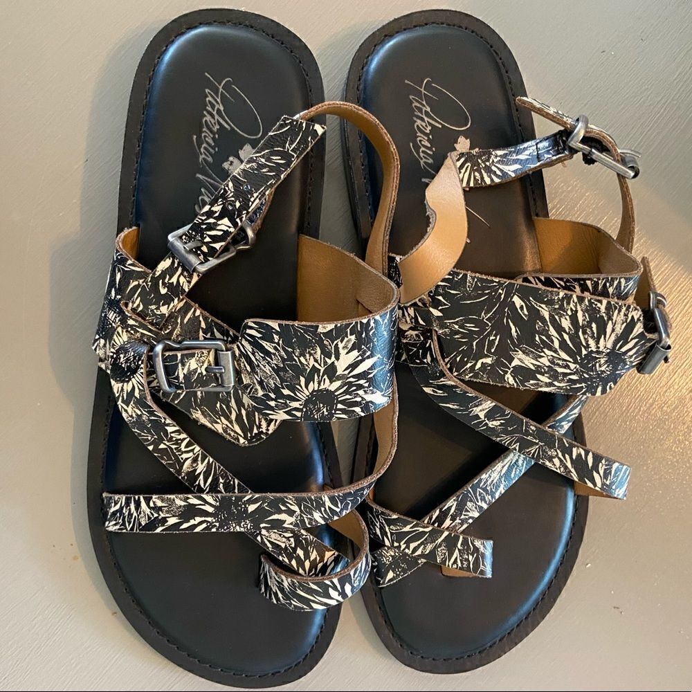 Patricia Nash Fidella sandal in EUC